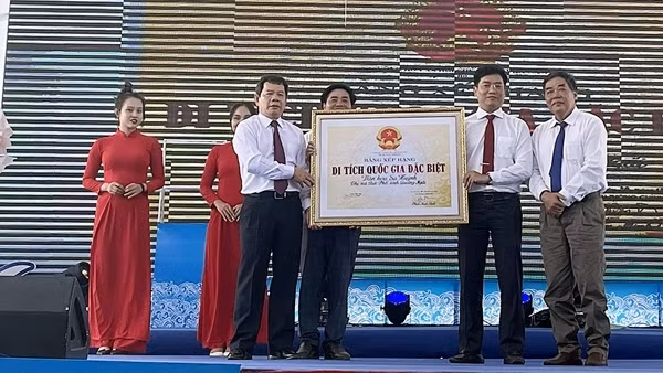 Đón nhận Bằng xếp hạng Di tích Quốc gia đặc biệt Văn hóa Sa Huỳnh