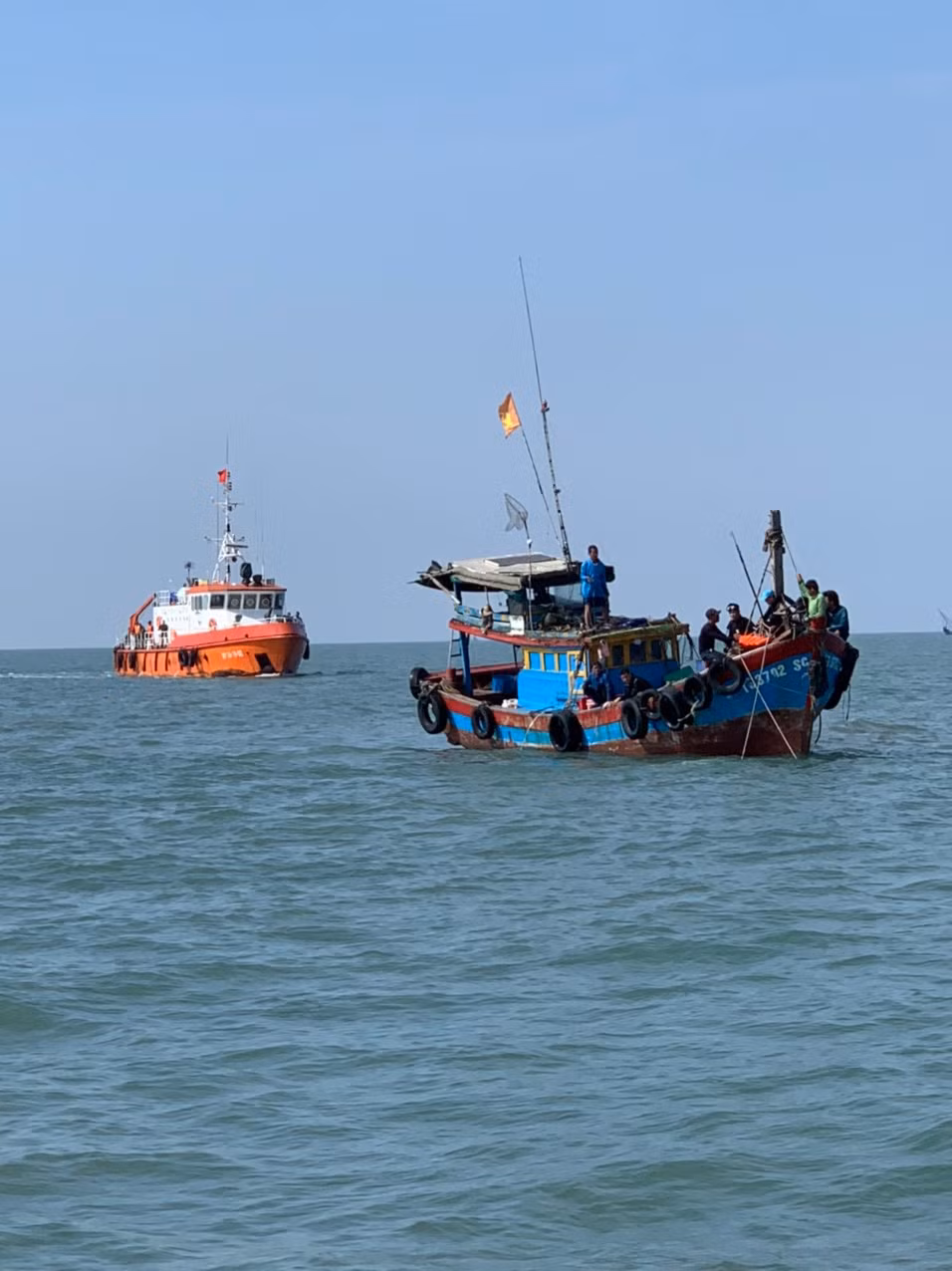 Cứu hộ lặn mò trong&nbsp;khoang thuyền chìm sâu dưới vùng biển Cần Giờ tìm kiếm nạn nhân -0