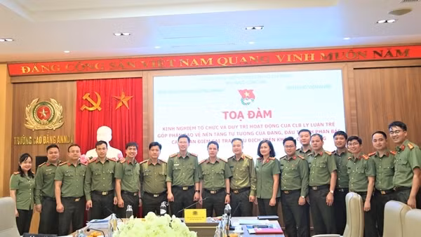 Phát huy vai trò của CLB Lý luận trẻ CAND trong đấu tranh phản bác các quan điểm sai trái, thù địch
