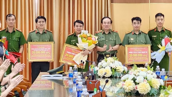 Liên tiếp lập chiến công, nhiều đơn vị thuộc Công an Đà Nẵng được khen thưởng