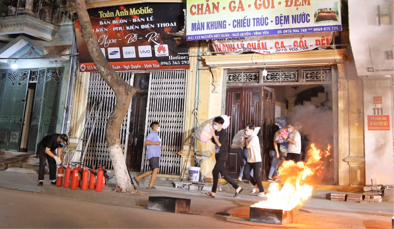Thực tập phương án chữa cháy và cứu nạn cứu hộ tại tổ liên gia an toàn PCCC -0