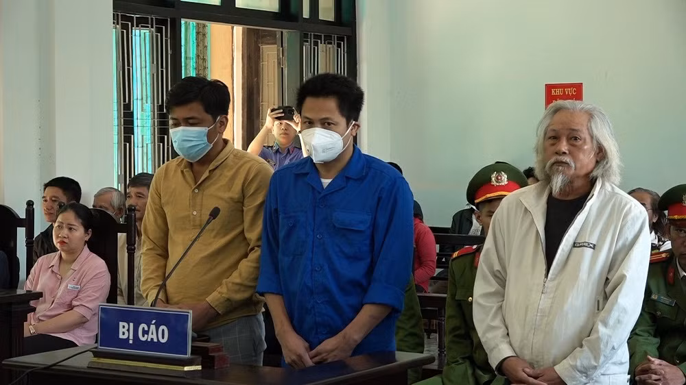 Tranh chấp xây tường rào, 3 cha con lãnh án về tội giết người, cố ý gây thương tích -0