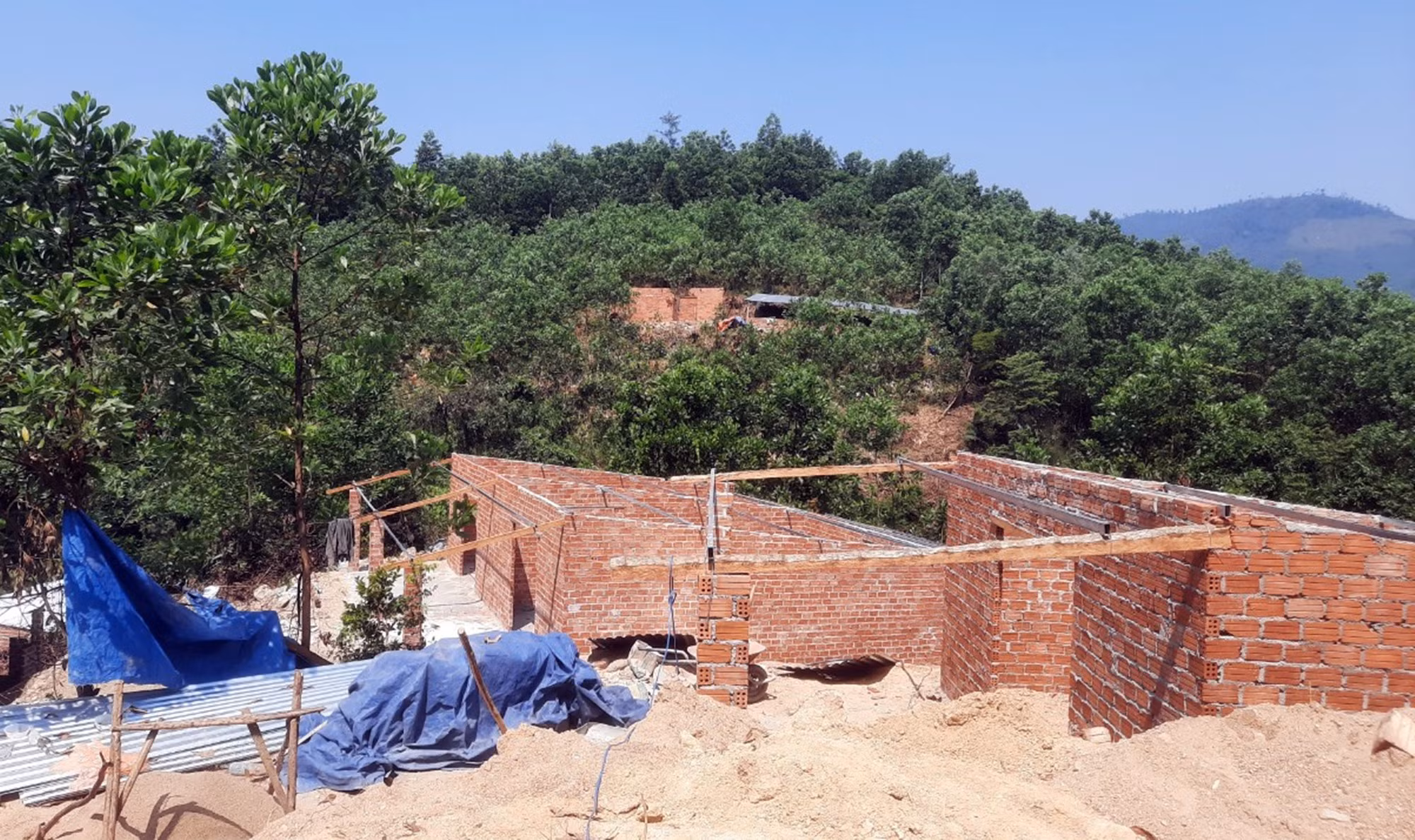 Nhiều công trình được xây dựng thần tốc để “đón đầu” dự án hồ chứa nước Hố Khế -0