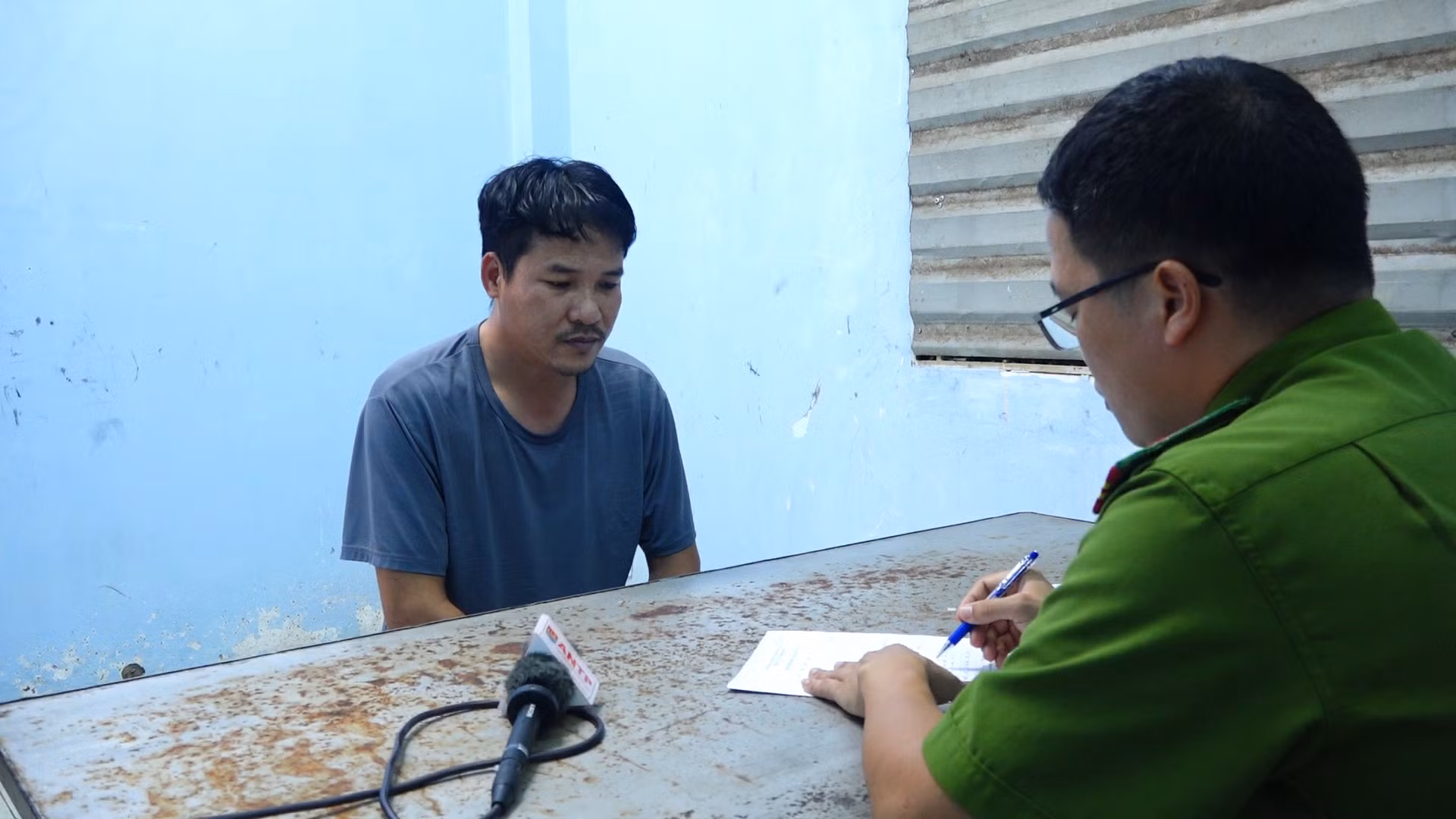 Triệt phá băng nhóm chuyên làm giấy tờ, bằng cấp, CCCD giả quy mô lớn -0