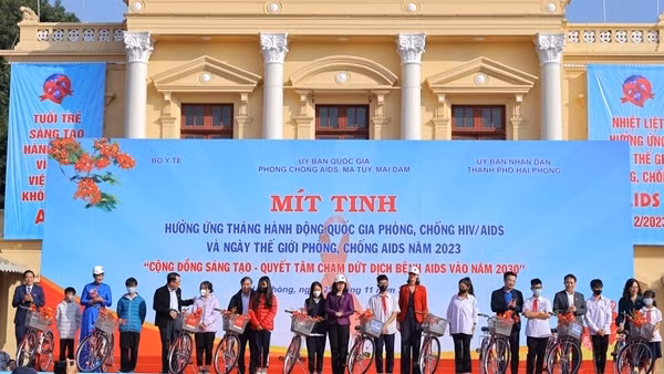 Nhiều giải pháp cấp bách để chấm dứt đại dịch AIDS vào năm 2030