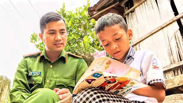 Trưởng Công an xã vùng cao được nhân dân tin yêu