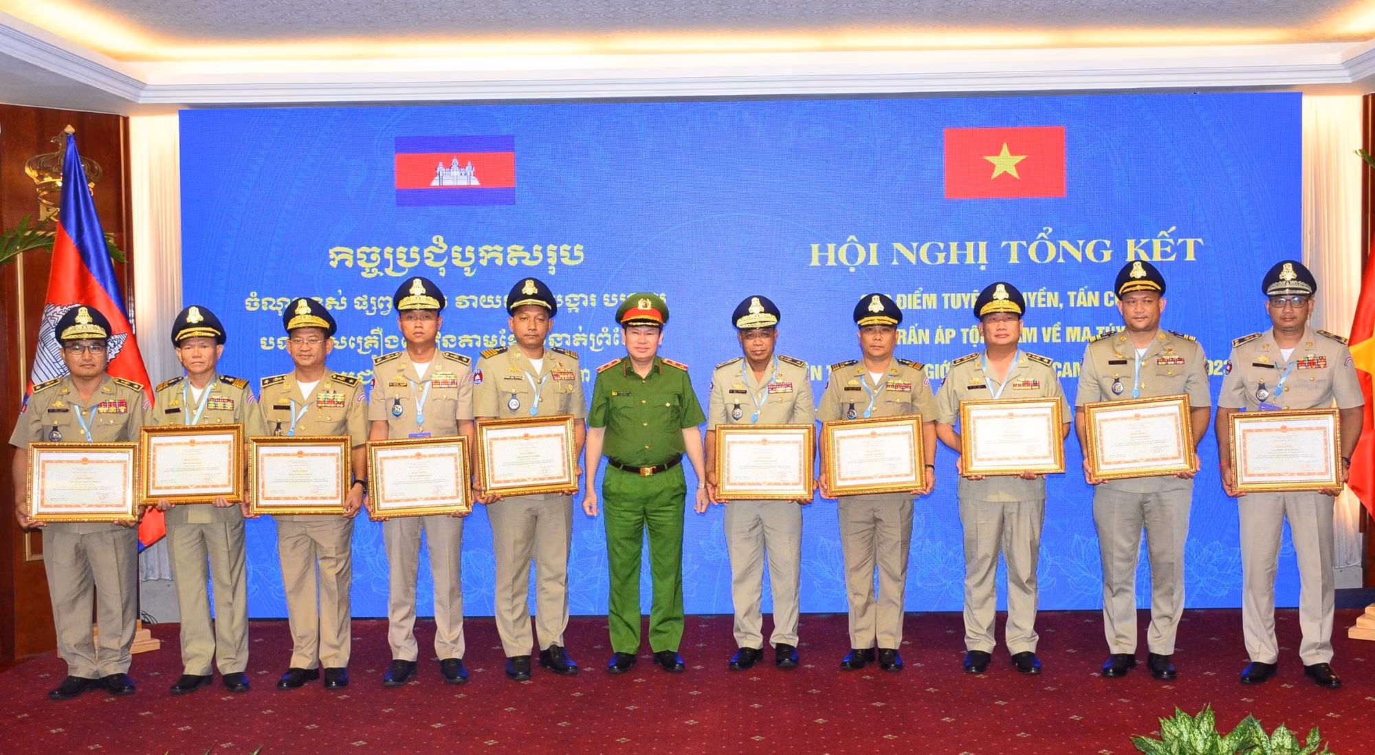 Khen thưởng hơn 50 tập thể, cá nhân xuất sắc đấu tranh, phòng chống tội phạm tuyến biên giới -0
