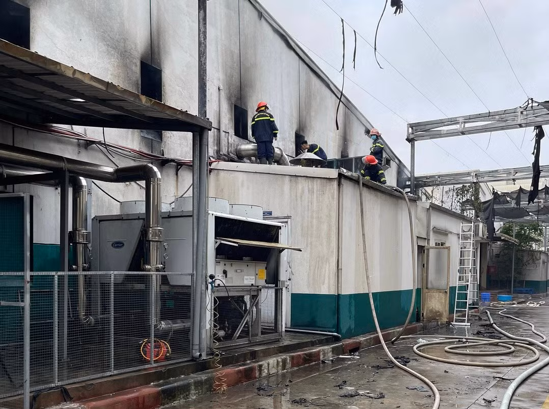 Kịp thời cứu sống 4 người mắc kẹt trong đám cháy trên địa bàn huyện Thường Tín -0