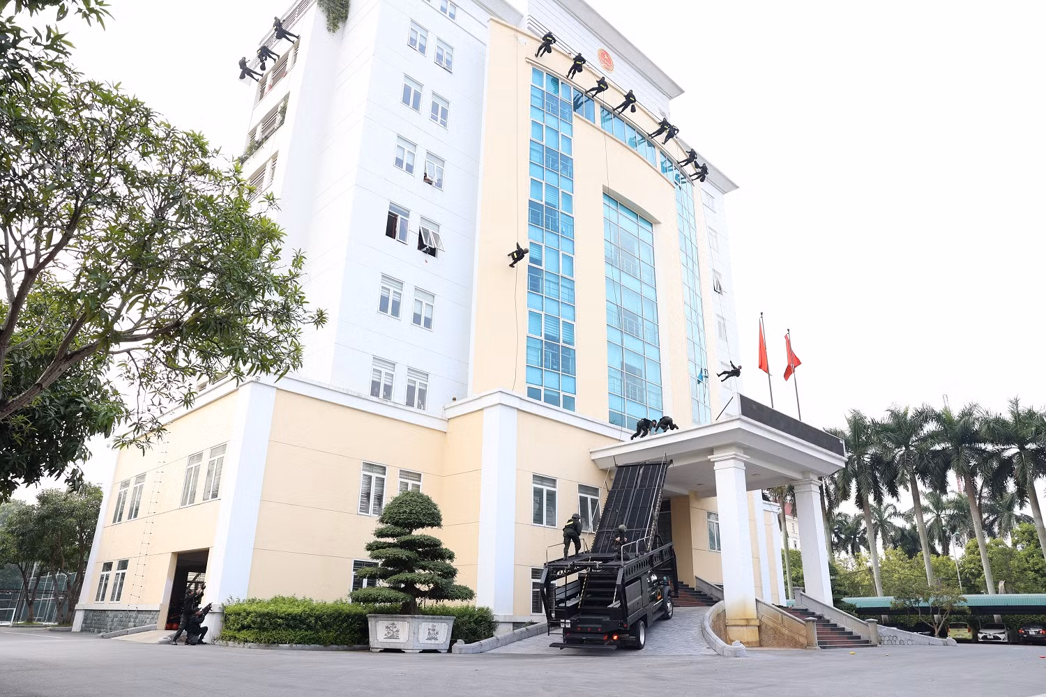 Huy động gần 1.500 người tham gia diễn tập khu vực phòng thủ tỉnh Ninh Bình -0