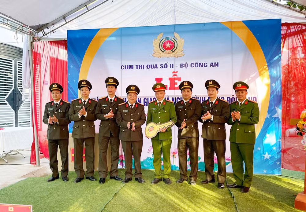 Khánh thành và trao nhà “Nghĩa tình đồng đội” -0