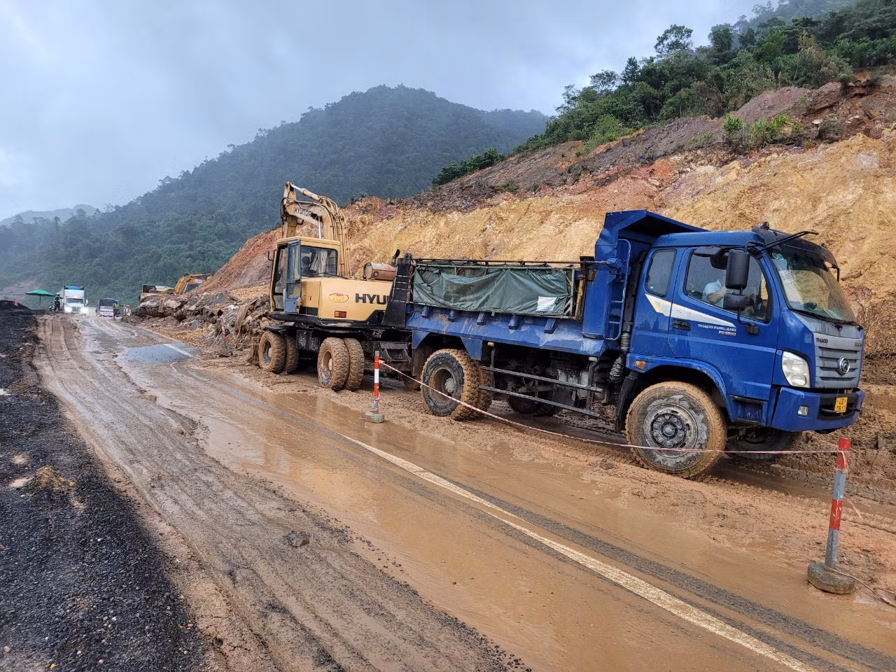 Đề nghị công bố tình huống khẩn cấp do sạt lở nghiêm trọng trên cao tốc La Sơn-Hoa Liên -0
