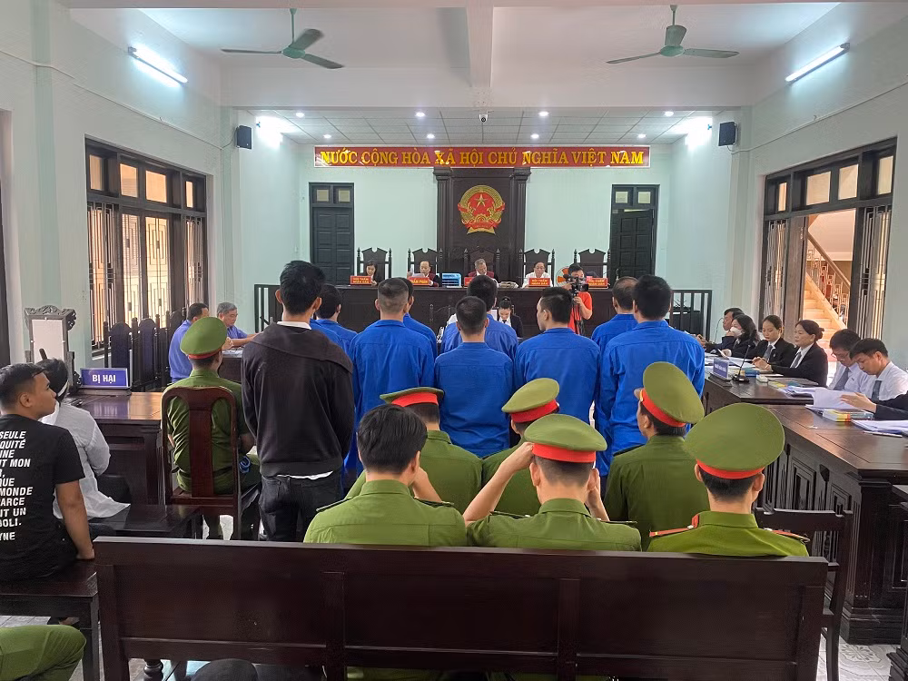 Hỗn chiến dưới chân đèo Hải Vân khiến 6 người thương vong, 11 bị cáo lãnh án nặng -0