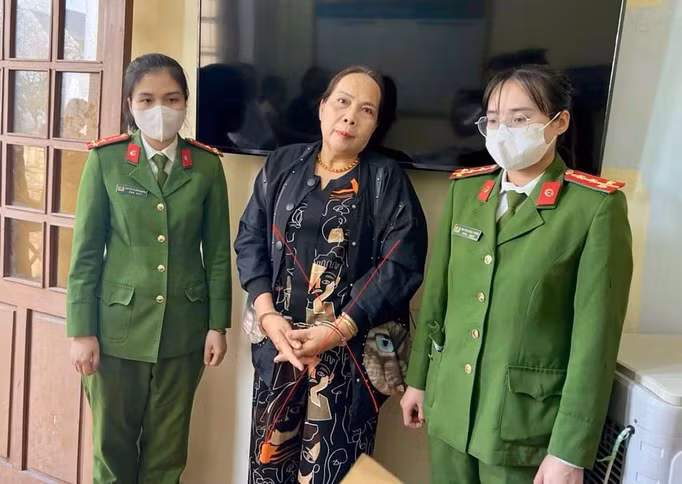 Bắt Nguyễn Thu Hằng vì “Lợi dụng các quyền tự do dân chủ…” -0