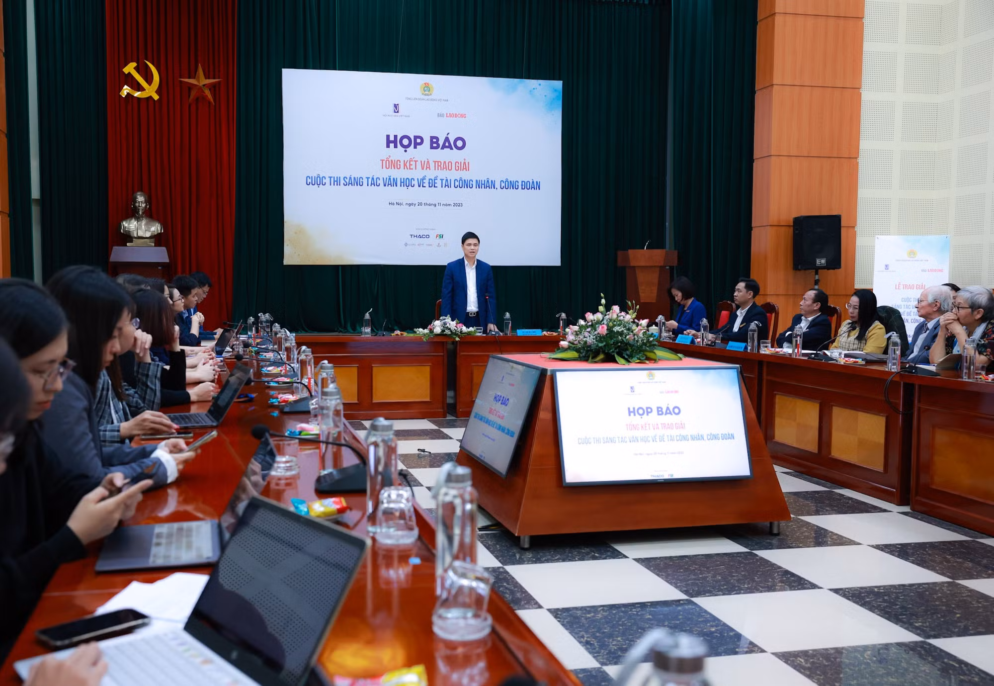 Khơi nguồn văn học về đề tài công nhân, công đoàn -0