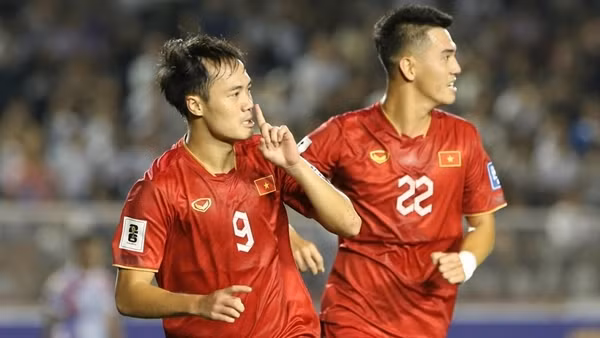 Văn Toàn, Đình Bắc và niềm tin từ triết lý của HLV Troussier