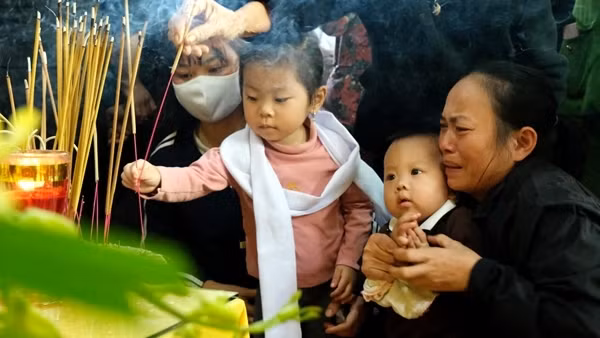 Đỡ đầu 2 con của Đại úy Trần Trung Hiếu đến năm 18 tuổi