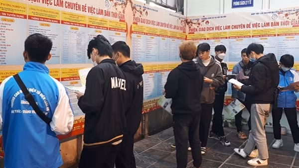 Tuyển dụng lao động cuối năm dần sôi động
