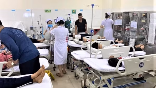 17 học sinh nhập viện cấp cứu nghi bị ngộ độc trà sữa