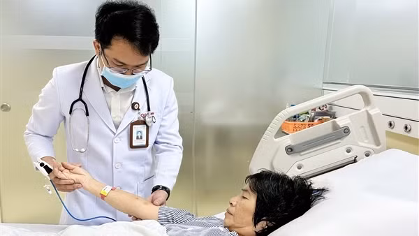 Cứu sống bệnh nhân bị ong bắp cày đốt nguy kịch