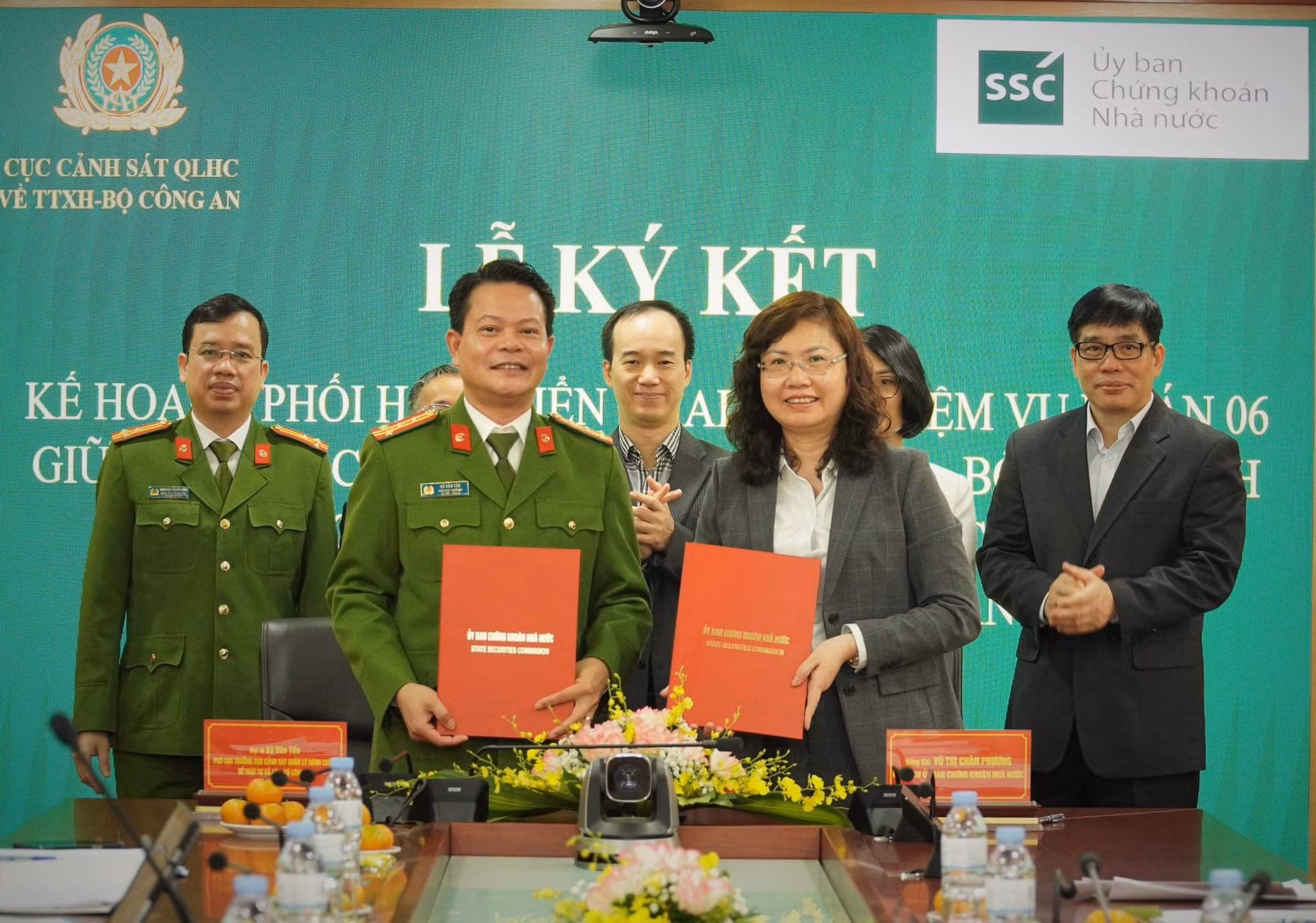 Lễ ký kết Kế hoạch phối hợp triển khai Đề án 06 giữa Ủy ban Chứng khoán Nhà nước với Cục Cảnh sát Quản lý hành chính về trật tự xã hội -0