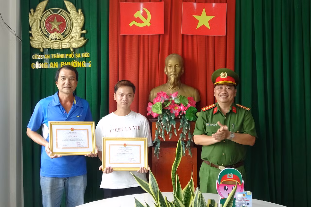 khen thuong 2 quan chung.jpeg -0