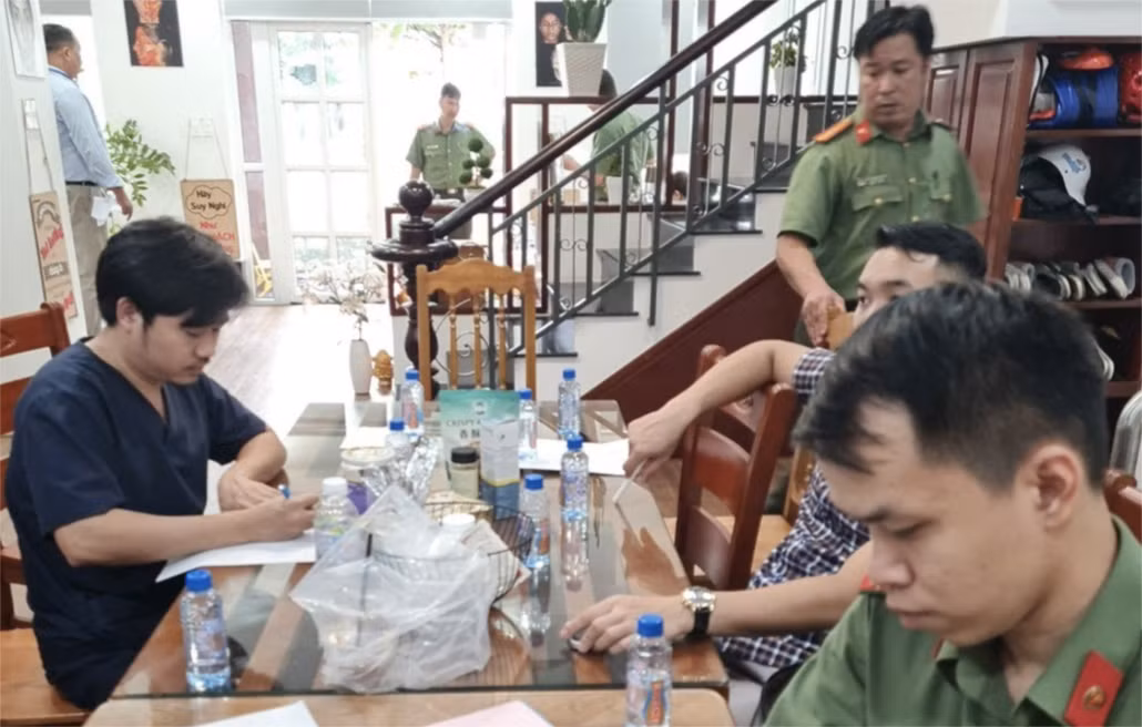 “Bác sĩ Mr Lee” tiếp tục bị xử phạt vì phẫu thuật thẩm mỹ trái phép -0