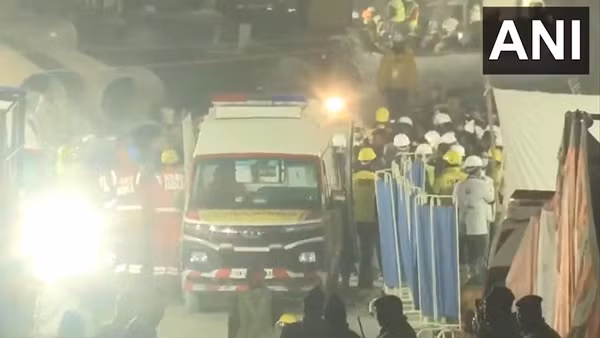 Ấn Độ đào thông hầm, giải cứu 41 công nhân mắc kẹt