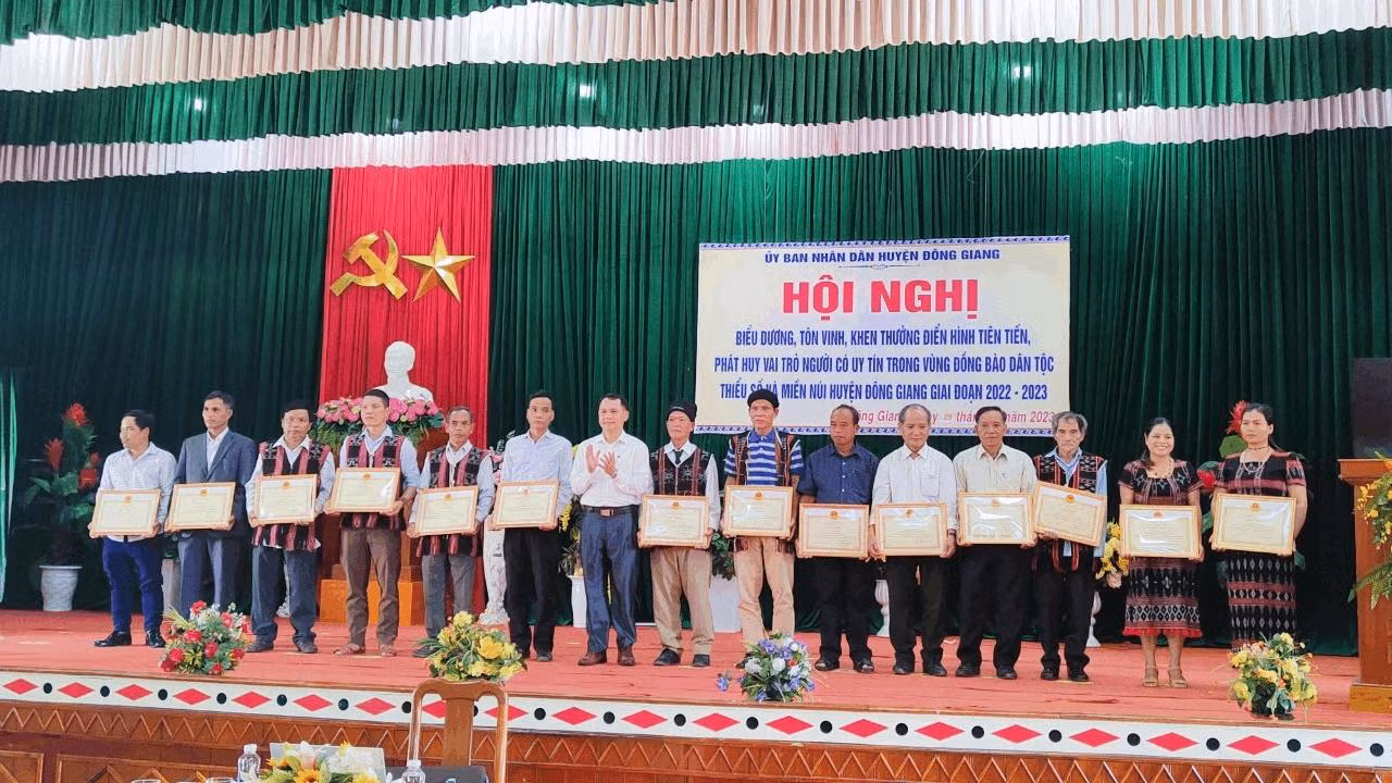 Phát huy vai trò của người có uy tín trong đảm bảo an ninh, trật tự ở cơ sơ -0