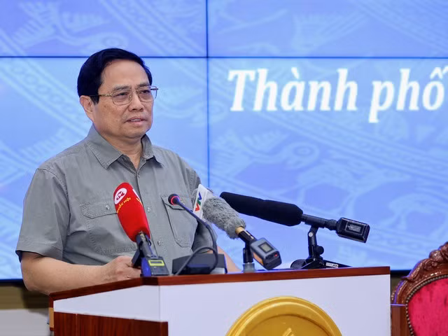 Thủ tướng: Tháo gỡ khó khăn, phân cấp, phân quyền tối đa để phát triển TPHCM -0