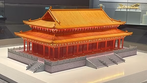 Giải mã bí ẩn kiến trúc điện Kính Thiên