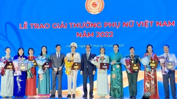 Tôn vinh những đóng góp thầm lặng, sáng tạo của phụ nữ Việt Nam