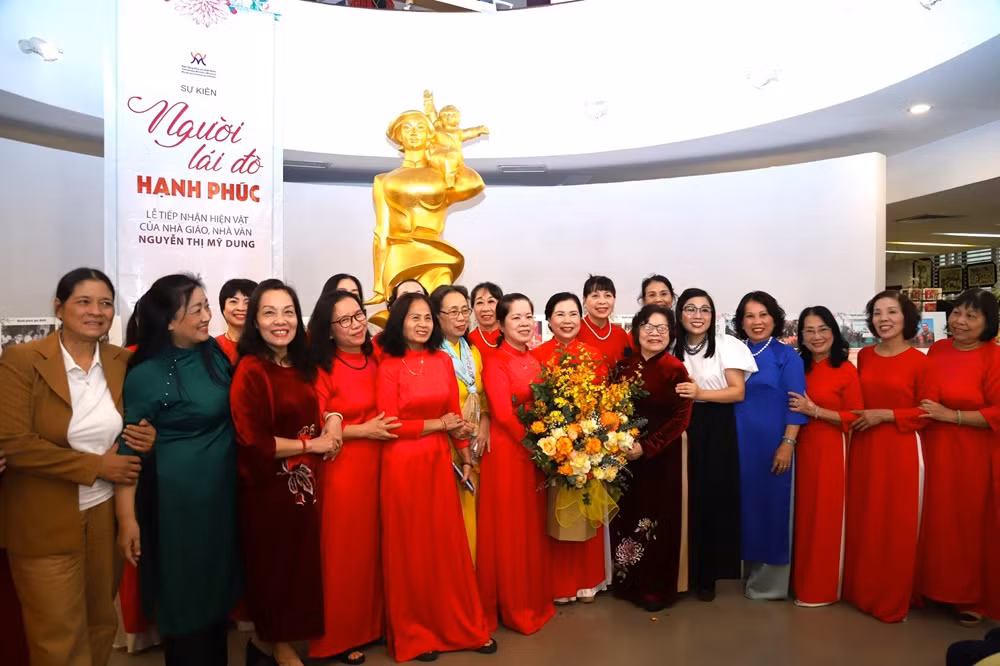 Xúc động những kỷ vật của nhà giáo, nhà văn Nguyễn Thị Mỹ Dung -0