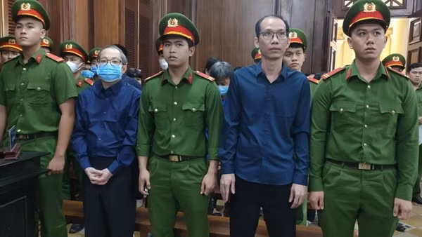 Tham ô trên 100 tỷ đồng, cựu Giám đốc Bệnh viện Thủ Đức và các đồng phạm hầu tòa