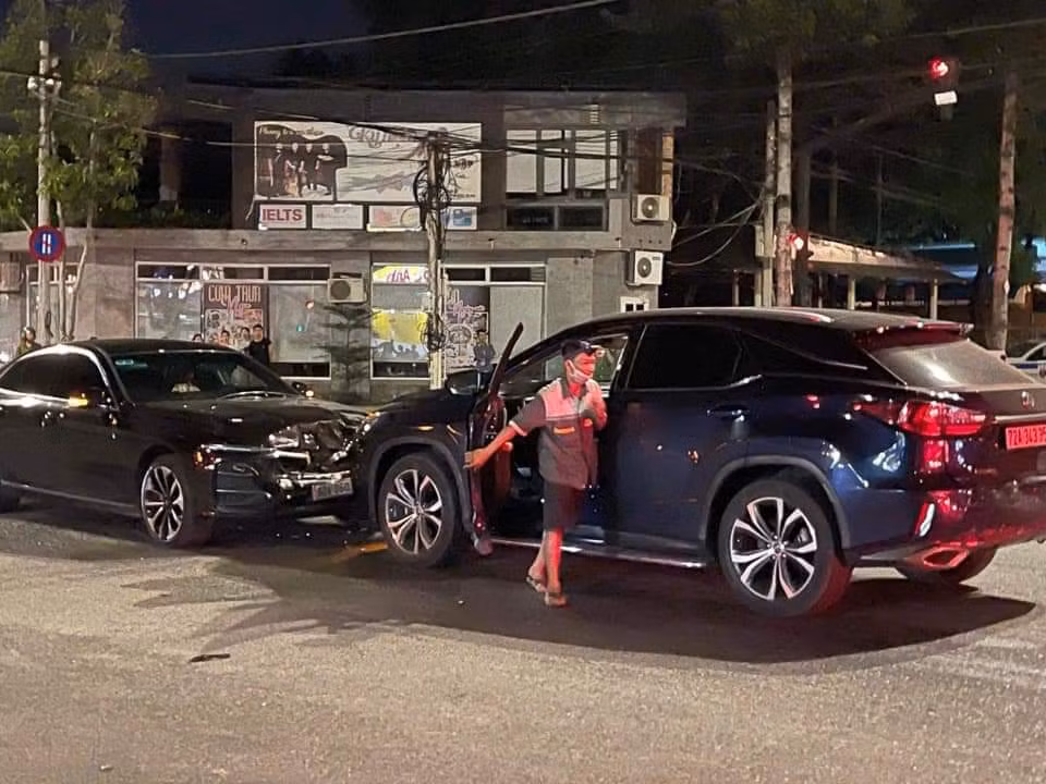 Lái xe Lexus đấu đầu x -0
