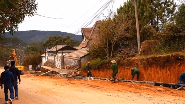 Người dân Đà Lạt đồng hành cùng chính quyền làm đường giao thông