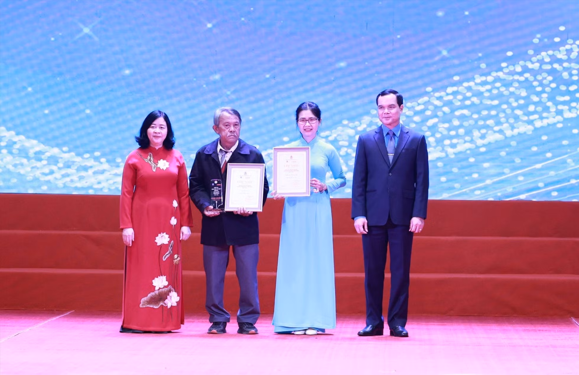 Bức tranh sinh động về đời sống, việc làm và khát vọng của công nhân -0