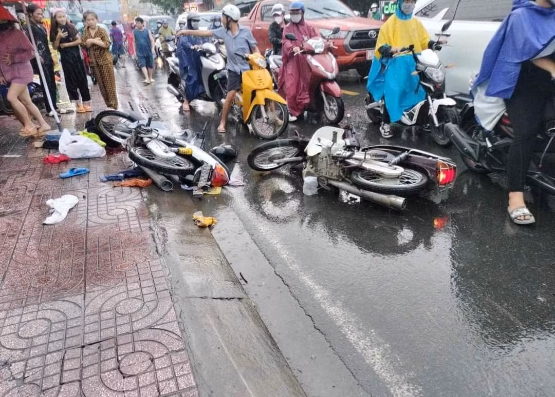 Khởi tố tài xế xe ô tô nhậu say tông hàng loạt phương tiện khiến 3 người thương vong -0