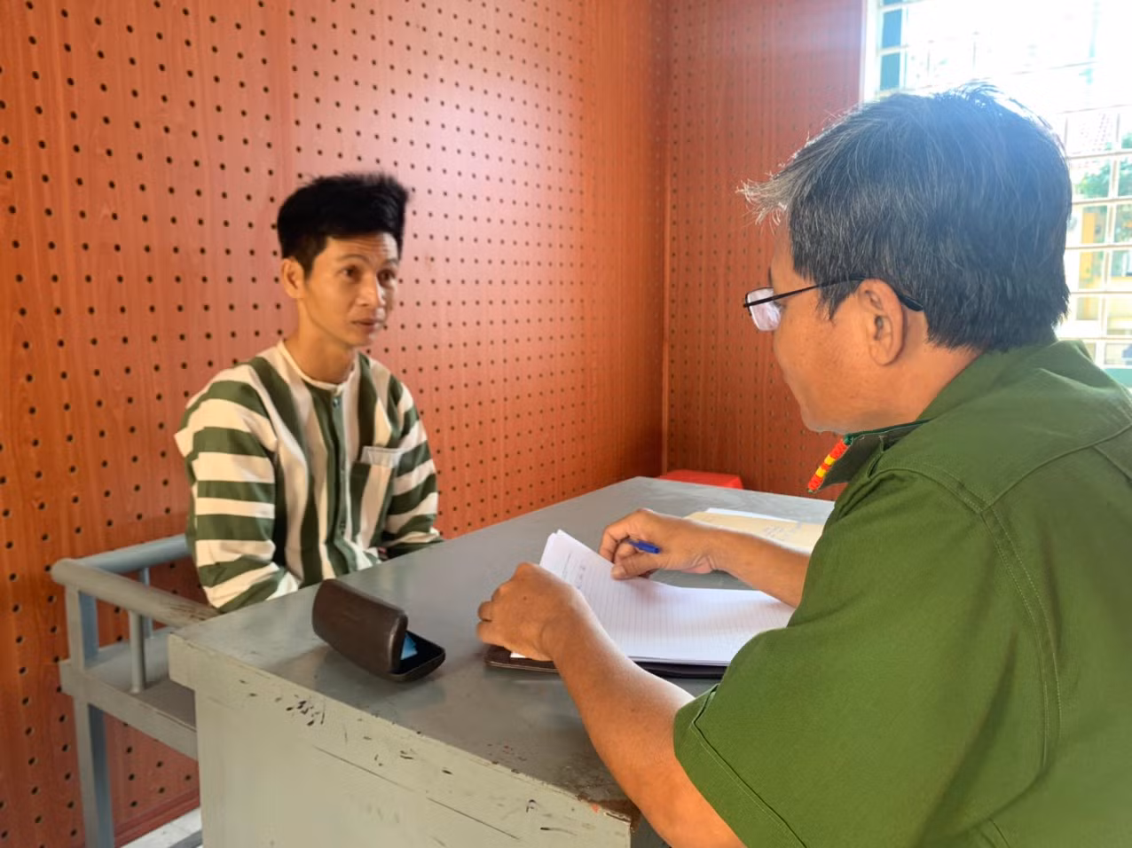 Trộm xe gắn máy bên trong cốp có tài sản hơn 100 triệu đồng -0
