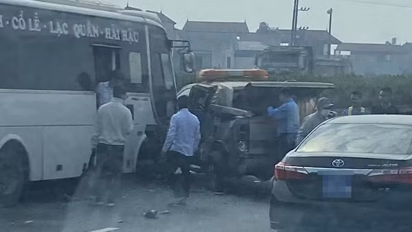Tai nạn thương vong do phóng xe máy đầu trần, “diễn xiếc” trên cao tốc