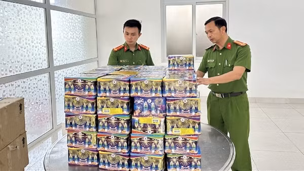 Mua pháo lậu từ Gia Lai về Đắk Lắk bán kiếm lời dịp tết