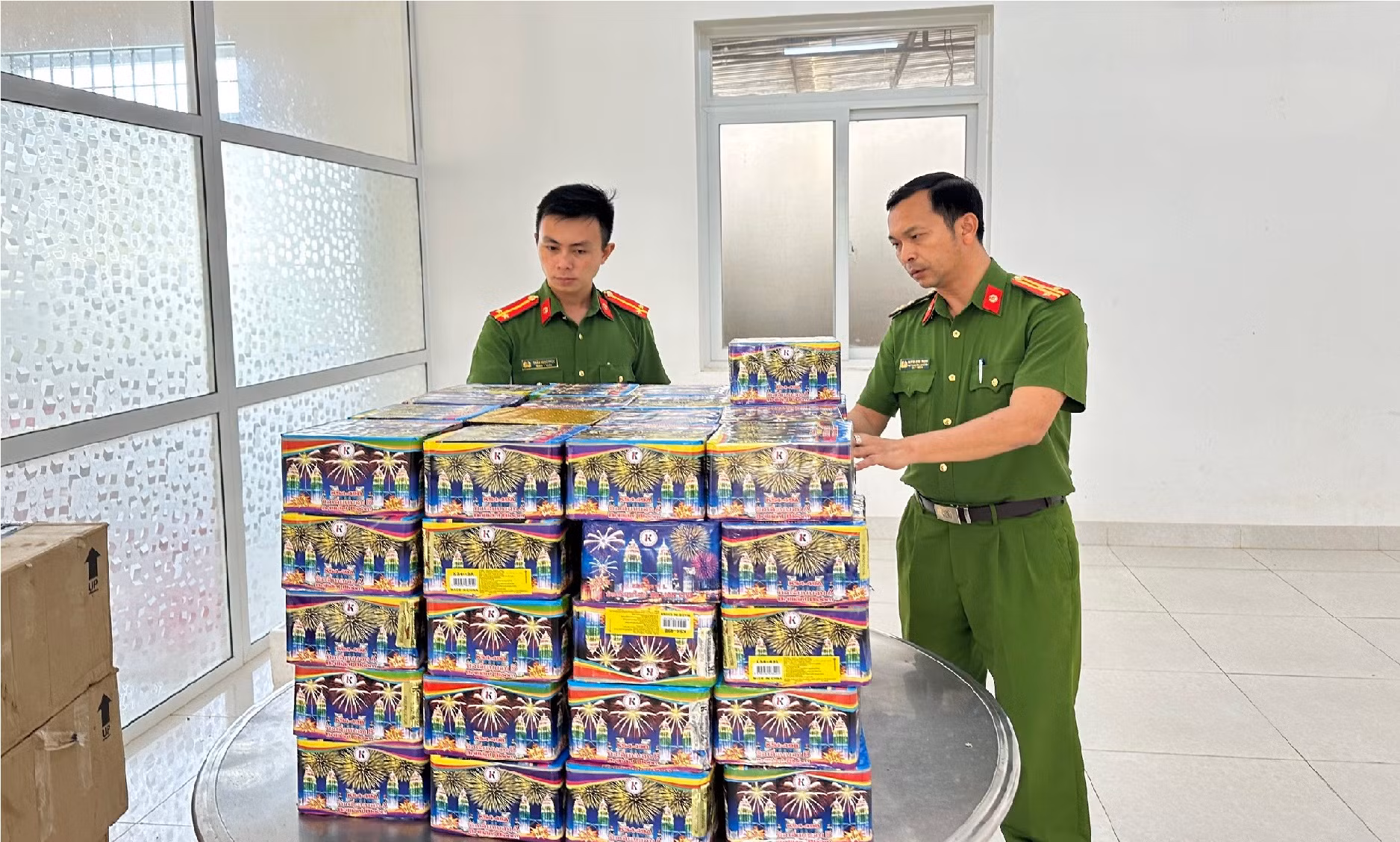 Buôn hơn 1 tạ pháo từ Gia Lai về Đắk Lắk bán kiếm lời thì bị bắt -0