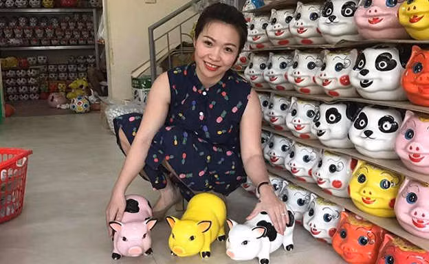 Người đàn bà bán nước mắt... lấy tiền -0