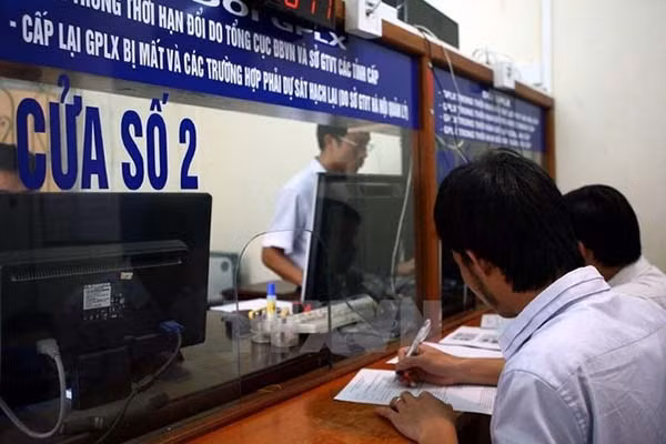 Tháo gỡ đổi giấy phép lái xe quá hạn tại nơi giãn cách xã hội -0