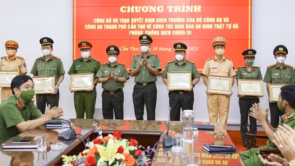 Công an TP Cần Thơ thực hiện hiệu quả mục tiêu kép ảnh 6