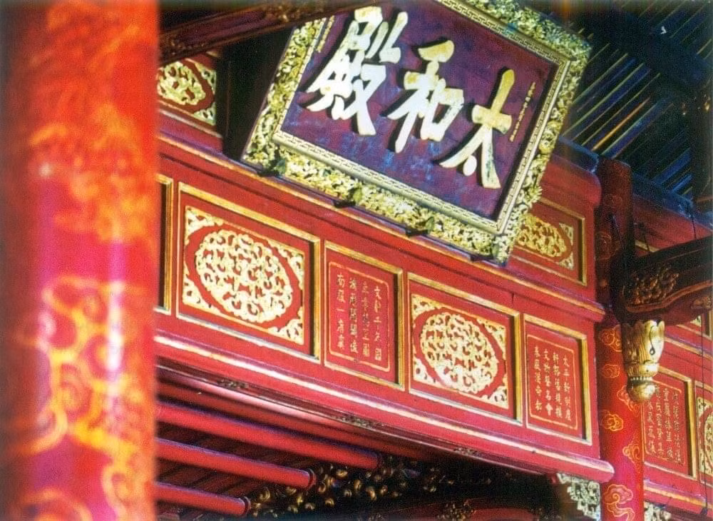 Bảo tồn di sản thơ văn trên kiến trúc cung đình Huế -0