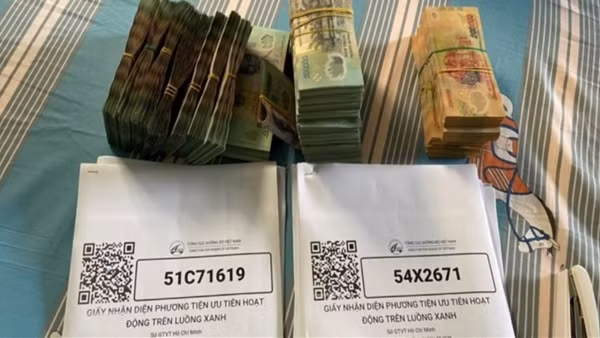 CSGT Đà Nẵng ngăn chặn xe lợi dụng "luồng xanh" ảnh 3
