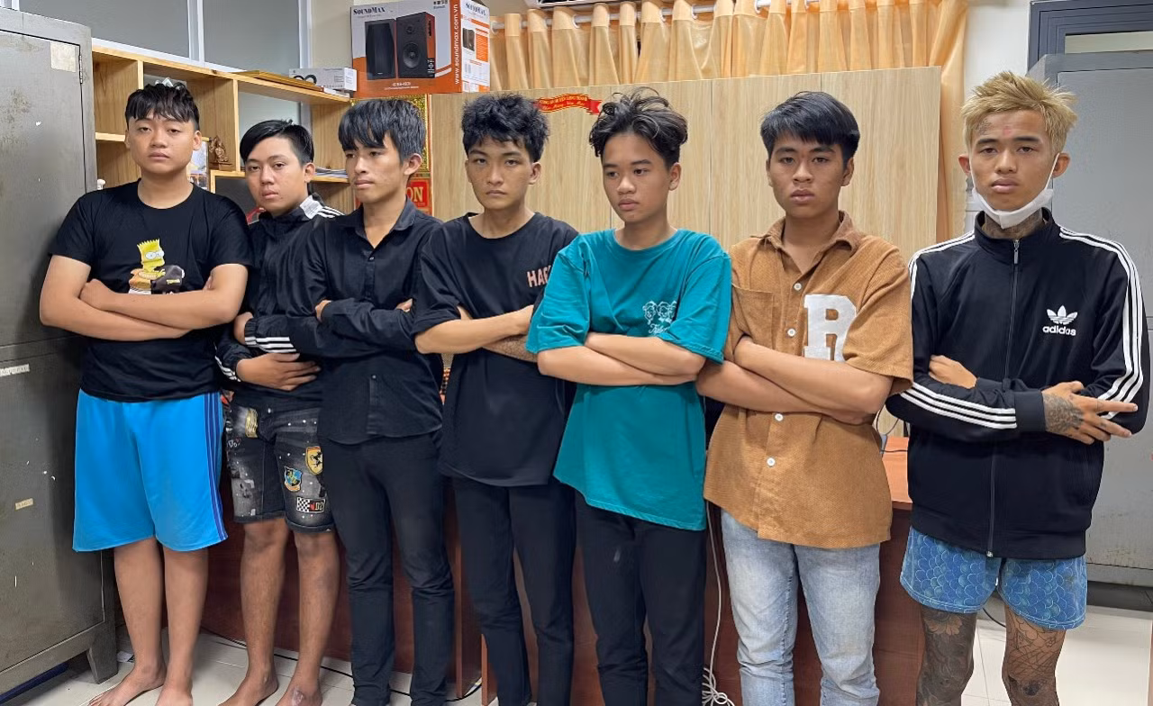 Bắt giữ nhóm đối tượng gây ra hơn 30 vụ cướp giật tài sản -0
