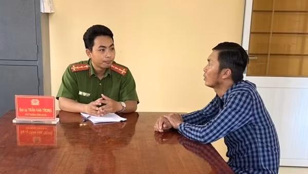 Công an xã vận động đối tượng truy nã ra đầu thú