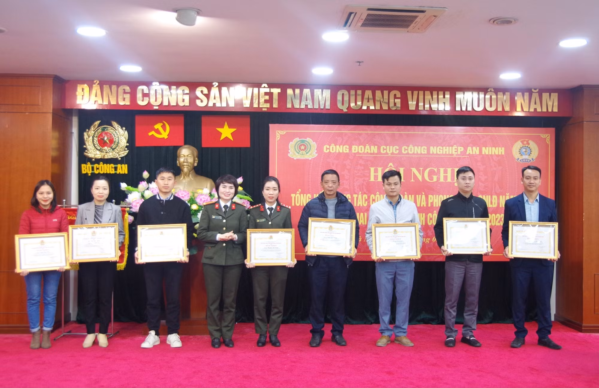Phát huy hiệu quả công tác Công đoàn và phong trào công nhân trong các doanh nghiệp CAND -0