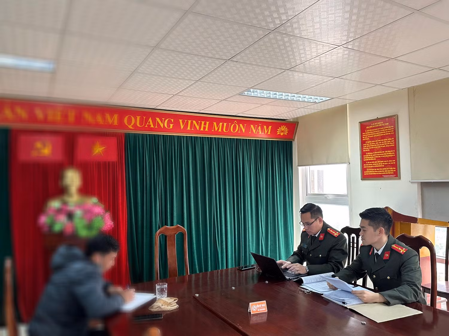Triệu tập đối tượng xúc phạm lực lượng CSGT trên mạng xã hội -0